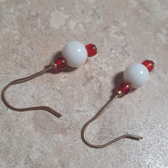 NWT Handcrafted Red & White Drop Earrings Set - Picture 4 of 5